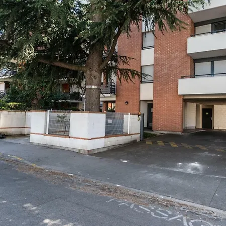 Saint Michel Terrasse Parking Toulouse